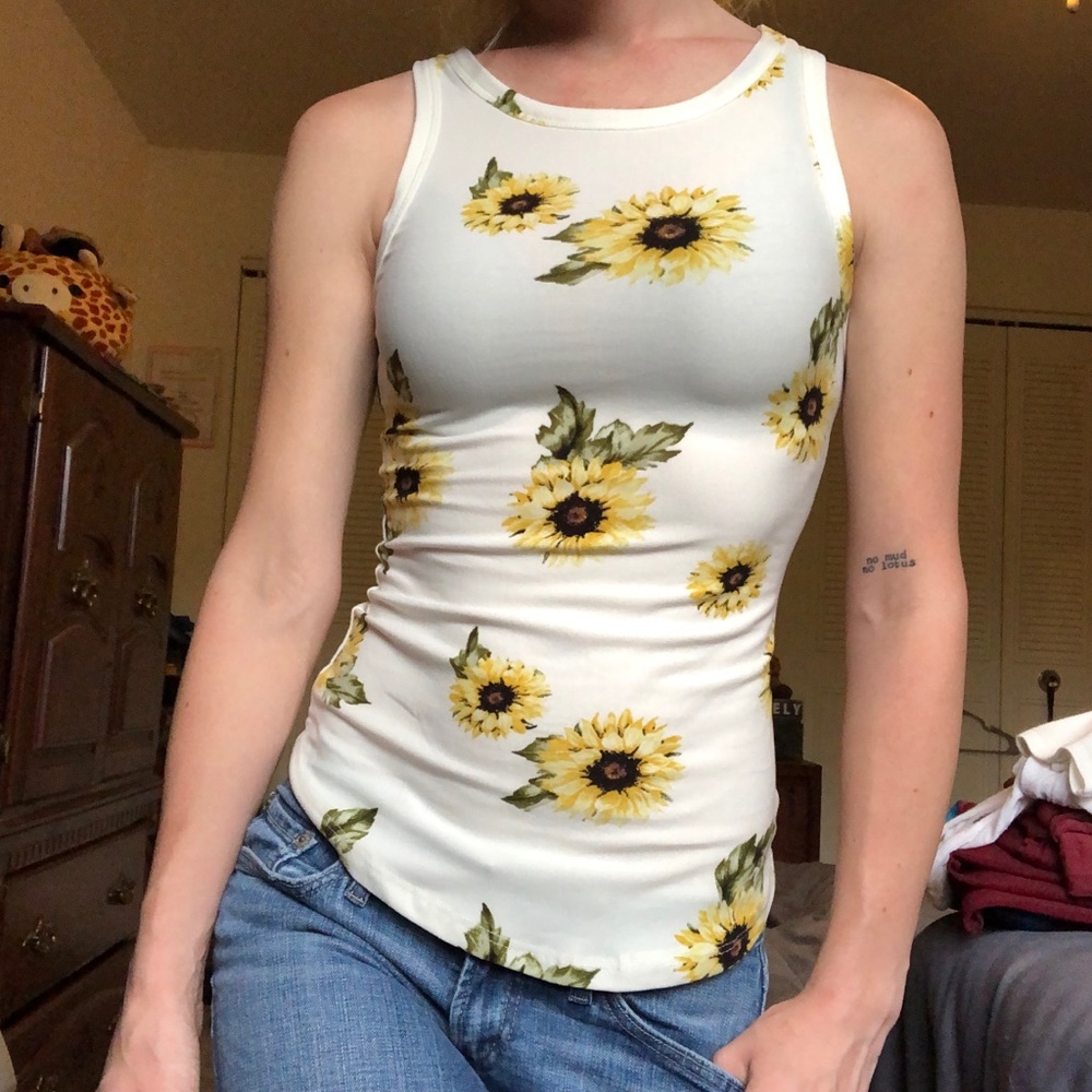 ⚠️ Rue21 • Sunflower Tank Top 🌻✨